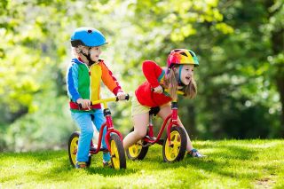 Foto: Kinder auf Fahrrad